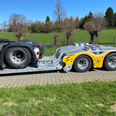 Lkw Transport per Tieflader